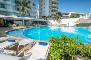 בריכת השחייה שנמצאת ב-Hotel Dann Cartagena או באזור