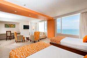 Postel nebo postele na pokoji v ubytování Hotel Dann Cartagena