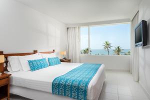 Postel nebo postele na pokoji v ubytování Hotel Dann Cartagena