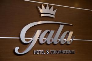 Un certificado, premio, cartel u otro documento en Gala Hotel y Convenciones