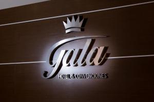 Un certificado, premio, cartel u otro documento en Gala Hotel y Convenciones