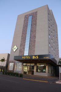 a hotel building with a hotel bbs sign on it at Hotel B&S in Nova Andradina