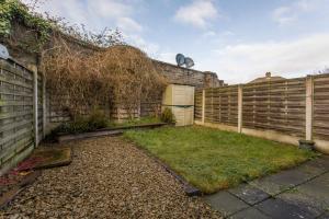 a backyard with a fence and a yard at The Artane Self Catering in Dublin