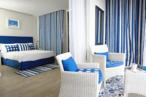 Postel nebo postele na pokoji v ubytování Phuket Boat Quay Hotel Panwa Beach + 37 fotografií