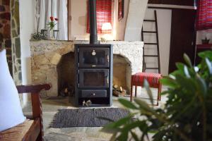 Fotografie z fotogalerie ubytování Anna's Stone House v destinaci Megála Khoráfia