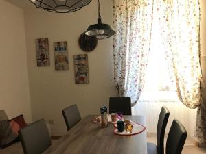 A seating area at La Casa di San Francesco