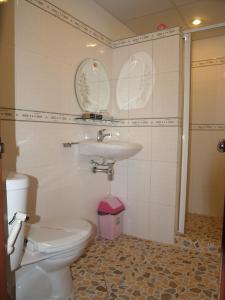 a bathroom with a toilet and a sink at Huynh Lac Can Tho Hotel in Can Tho +60 photos