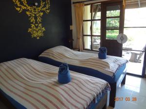 At Home Sukhothai tesisinde bir odada yatak veya yataklar