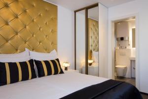 Postel nebo postele na pokoji v ubytování B Gold Luxury rooms B&B