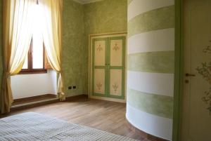 a room with a bed and a window and a window at B&B Palazzo Cappa in LʼAquila