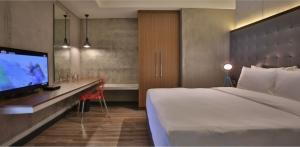 Letto o letti in una camera di The B Hotel Quezon City