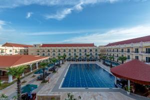 Bazén v ubytování Sokha Palace Siem Reap Hotel nebo v jeho okolí
