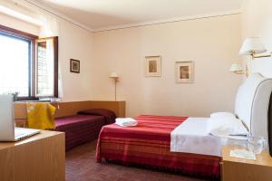 a hotel room with a bed and a couch at Agriturismo Valle Galfina in Linguaglossa