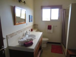 Ένα μπάνιο στο Villa Kreola