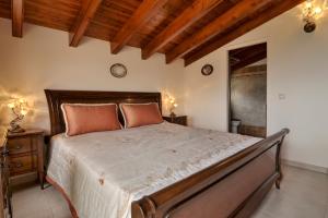 Postel nebo postele na pokoji v ubytování Venetian Shipyard Villa