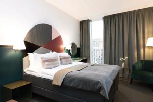 Postel nebo postele na pokoji v ubytování Elite Hotel Carolina Tower + 26 fotografií