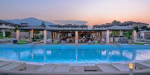 ein großer Swimmingpool vor einem Hotel in der Unterkunft Dion Palace Resort and Spa by Anayia All Inclusive Resorts in Limín Litochórou