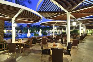 En restaurant eller et spisested på Sunis Evren Beach Resort Hotel & Spa