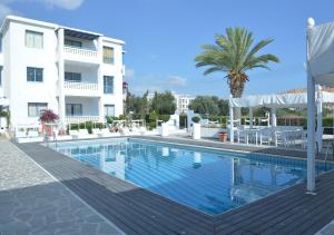 Bazén v ubytování Tasmaria Aparthotel nebo v jeho okolí