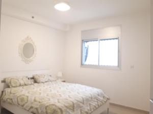 Кровать или кровати в номере Shave Tsion Apartment in the center Ashdod