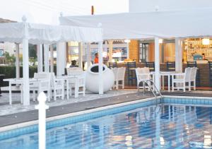 Bazén v ubytování Tasmaria Aparthotel nebo v jeho okolí