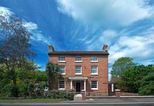 a red brick building on the side of a street at Rose cottage in Wellington