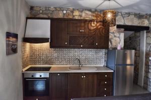 Kuchyň nebo kuchyňský kout v ubytování Sunstone Villas