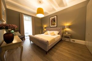 a bedroom with a bed and a couch in it at Merchant Street Apartment in Valletta