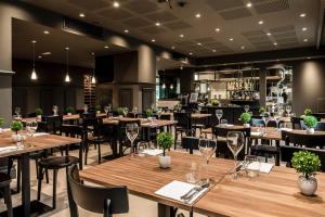 Un restaurante u otro lugar para comer en Hotel Rondissone