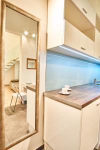 Kuchyňa alebo kuchynka v ubytovaní V27 Apartment | hostAID