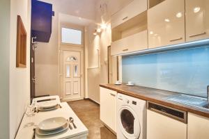 Kuchyňa alebo kuchynka v ubytovaní V27 Apartment | hostAID