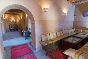 Posezení v ubytování Kasbah Imdoukal