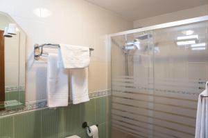 Ванна кімната в Pensión y apartamentos El Taxi