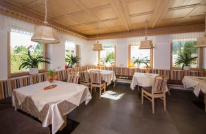 Restaurace v ubytování Hotel juenmi