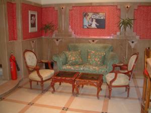 Ein Sitzbereich in der Unterkunft Diana Hotel Hurghada