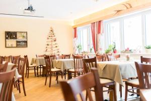 Reštaurácia alebo iné gastronomické zariadenie v ubytovaní Gasthof Wachter