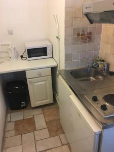 Dapur atau dapur kecil di Studio Meuble +4 gambar