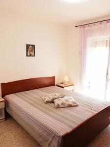 ガリポリにあるAttico Panoramicoのベッドルーム1室(枕2つ付)