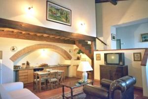 a living room with a couch and a dining room at Agriturismo Il Palazzaccio in Galliano