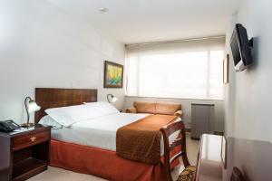 Ліжко або ліжка в номері Hotel Dann Combeima
