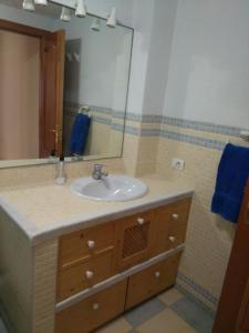 プエルティト・デ・グイマルにあるSea Wiews Ana3のバスルーム(洗面台、鏡付)