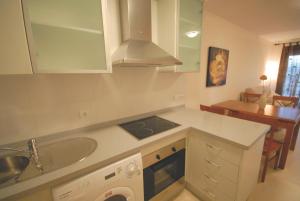 
A kitchen or kitchenette at Apartamentos Paraiso Playa
