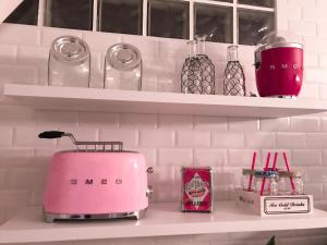 A kitchen or kitchenette at Incantevole appartamento anni 50'