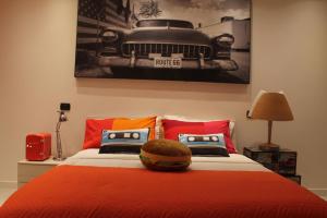 A bed or beds in a room at Incantevole appartamento anni 50' Még 26 kép