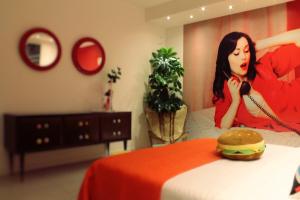 A bed or beds in a room at Incantevole appartamento anni 50'