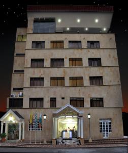 a building with a store in front of it at Hotel el Caimito in Villavicencio