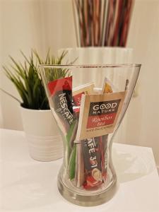 スコピエにあるMIKA Apartmentsのガラス瓶