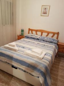 A bed or beds in a room at Apartment La Mata LM004