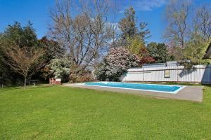 a swimming pool in the yard of a house at Kalamunda 6 - On the Rail Trail in Bright