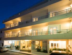 Budova, kde se aparthotel nachází